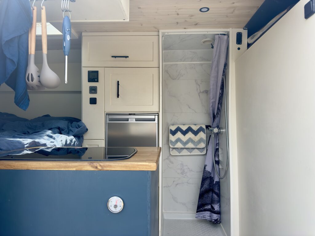 face intérieur douche ouverte